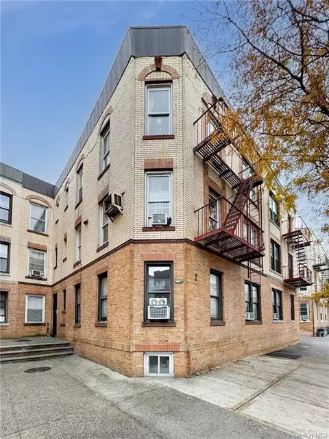 3027 33rd St, Astoria, NY 11102