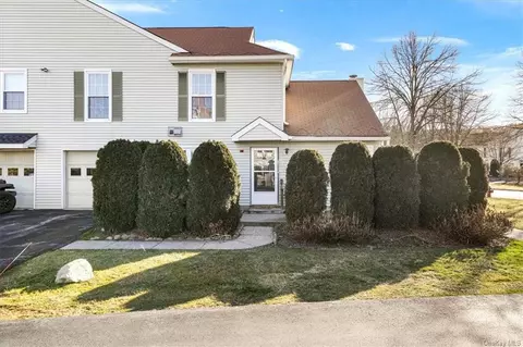 25 Olde Wagon Rd, Warwick, NY 10990