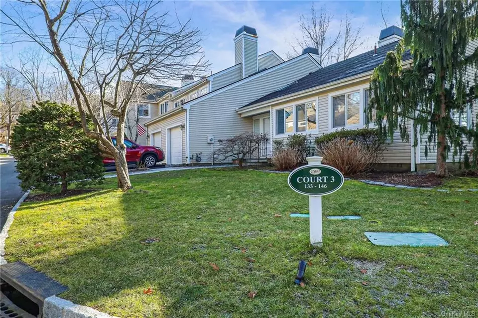 140 Winchester Dr, Yonkers, NY 10710 32 Photos Movoto