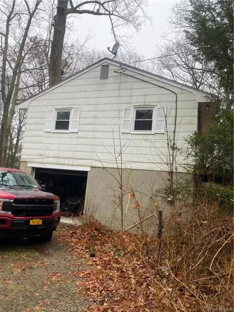 162 Tibet Dr, Kent, NY 10512