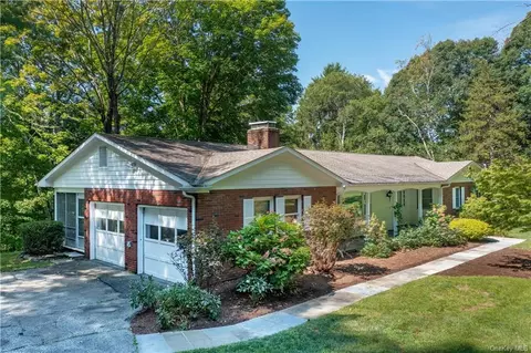 270 N Quaker Hill Rd, Pawling, NY 12564