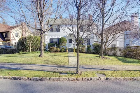 16 Parkview Dr, Bronxville, NY 10708