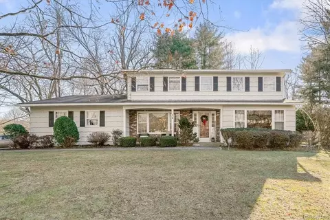 1 Astri Ct, Ramapo, NY 10901