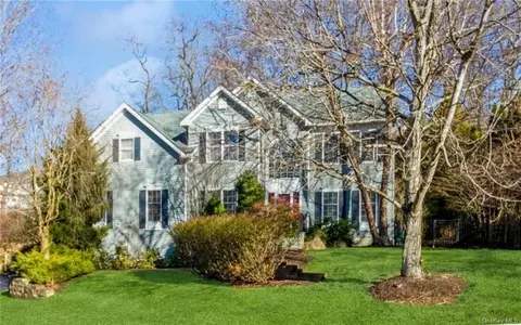 9 Cold Spring Ct, Mount Kisco, NY 10549