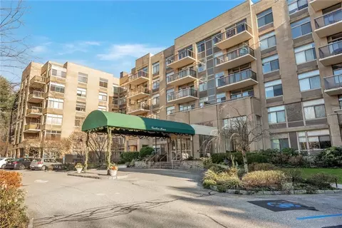 35 N Chatsworth Ave #2T, Larchmont, NY 10538