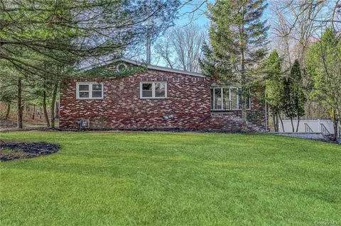 23 Wilshire Dr, Ramapo, NY 10977