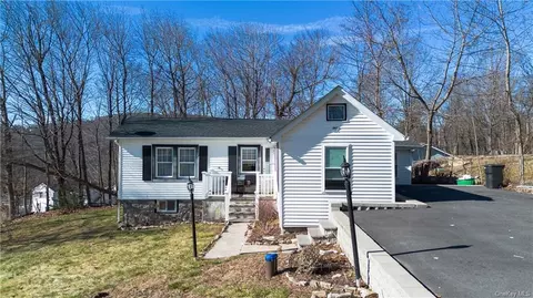 27 Longfellow Dr, Kent, NY 10512