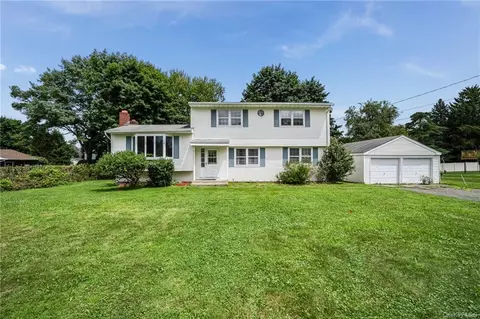 17 Lindy Dr, Carmel, NY 10512