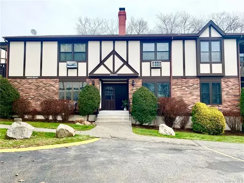 341 Sierra Vista Ln, Clarkstown, NY 10989
