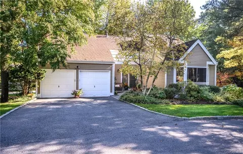 96 Highland Ln, Greenburgh, NY 10533