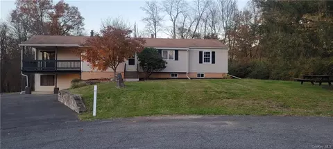 5 Haymaker Ln, Wallkill, NY 12589 photo 1
