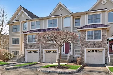 3 Tuxedo Ln, Clarkstown, NY 10920