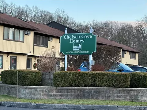 607 S Chelsea Cv S, Beekman, NY 12533