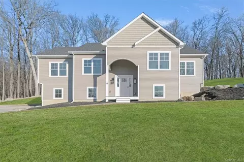 18 Stellas Way, New Windsor, NY 12553