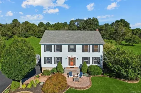 15 Overlook Dr, Hamptonburgh, NY 10992