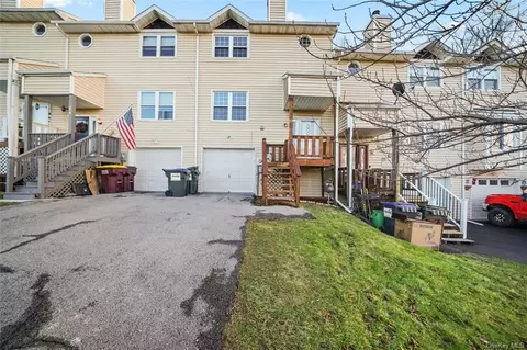 22 Revere Cir, Washingtonville, NY 10992