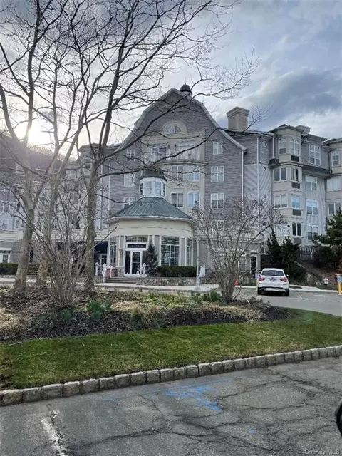 1205 Round Pointe Dr, Haverstraw, NY 10927
