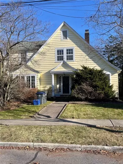 65 Smith Ave, White Plains, NY 10605
