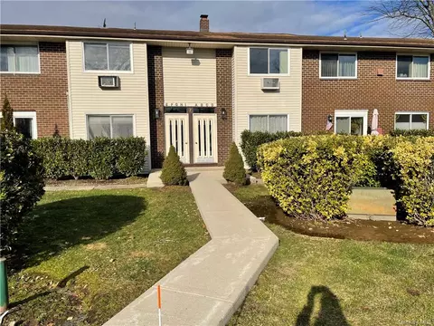 7 Blue Hill Commons Dr #D, Orangetown, NY 10962