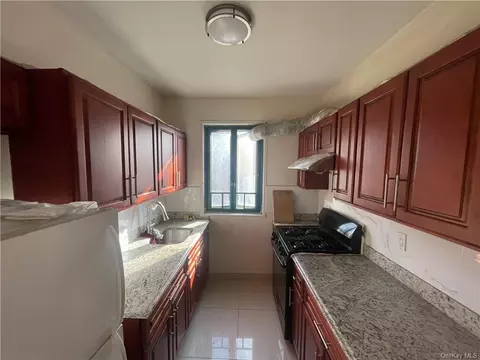 1527 Metropolitan Ave #4G, Bronx, NY 10462
