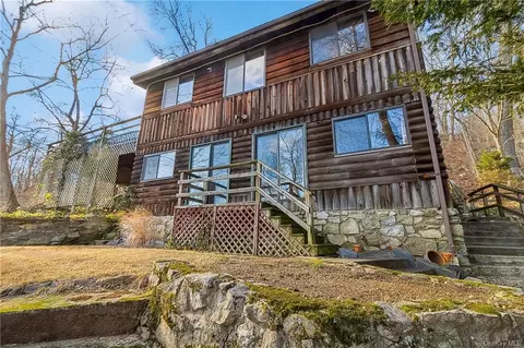 268 Lake Dr, Putnam Valley, NY 10537
