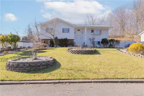 5 Green Hill Ct, Clarkstown, NY 10954