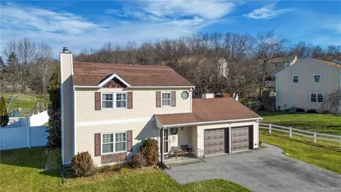 50 Revere Cir, Washingtonville, NY 10992