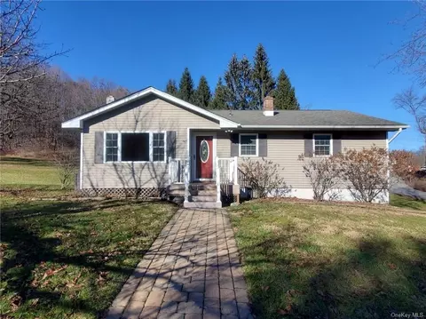 32 Karen Dr, Wallkill, NY 10940