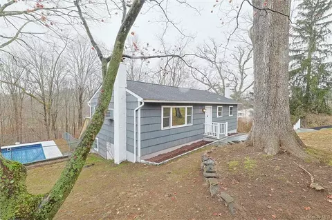 14 Colonel Glenn Dr, Carmel, NY 10512