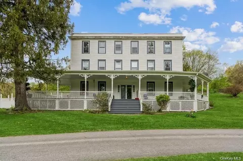 28 Woodcrest Ln, Milton, NY 12547