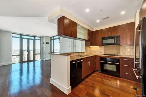 175 Huguenot St #2405, New Rochelle, NY 10801
