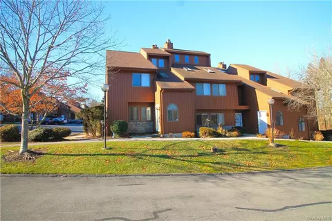171 Swan Ln, Poughkeepsie, NY 12603