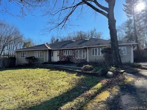 42 Mayer Dr, Ramapo, NY 10901
