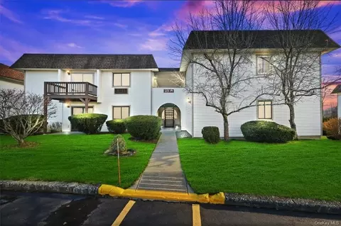 23 Village Park Dr #1B, Fishkill, NY 12524