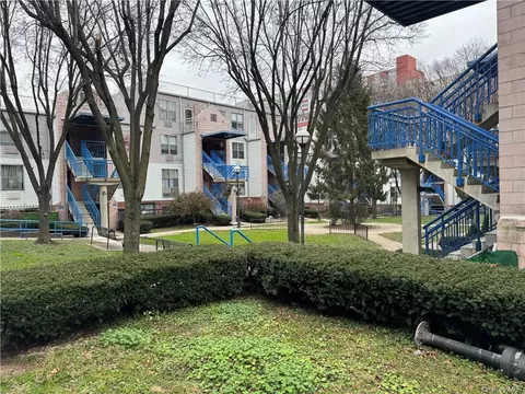 776 Brook Ave #33B, New York, NY 10451