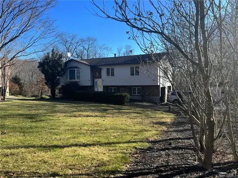 31 Great Bear Rd, Holmes, NY 12531