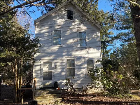 136 Duryea Ln, Clarkstown, NY 10954