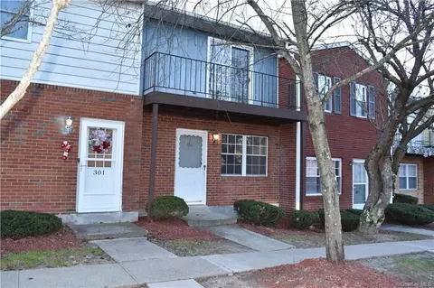 276 Temple Hill Rd #302, New Windsor, NY 12553