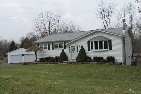 21 Crane Rd, Wallkill, NY 10941