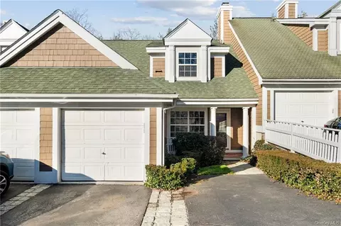 6 Winterberry Ln, Briarcliff Manor, NY 10510