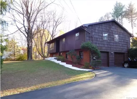 8 Caroll Dr, Ramapo, NY 10901