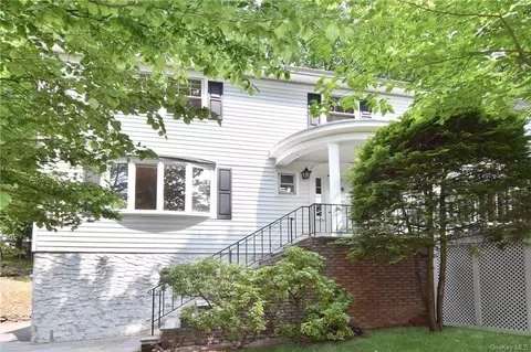 8 North Dr, Greenburgh, NY 10522