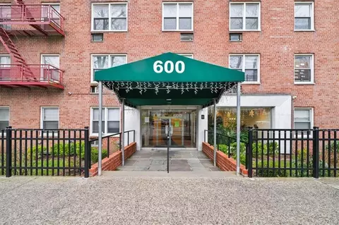 600 Locust St #4C, Mount Vernon, NY 10552