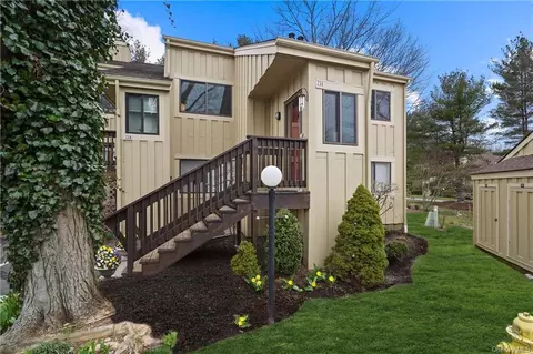 230 Lakeside Dr, Lewisboro, NY 10590