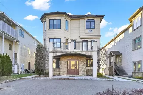 69 Decatur Ave #201, Ramapo, NY 10977