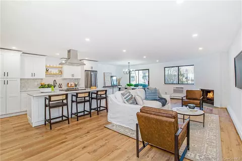 89 N Broadway #108, White Plains, NY 10603