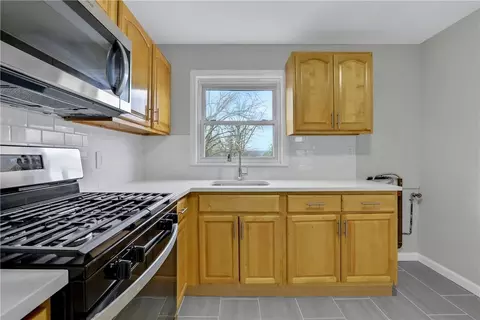 120 N Broadway #18C, Greenburgh, NY 10533