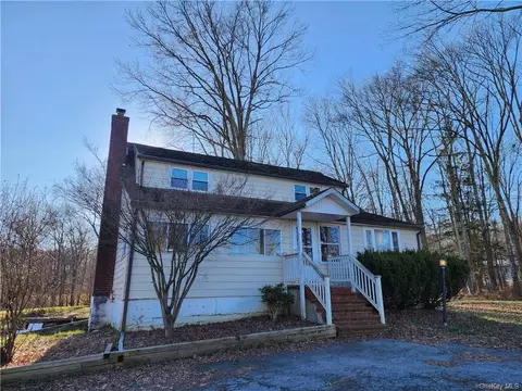 11 Cooks Ln, Gardiner, NY 12525