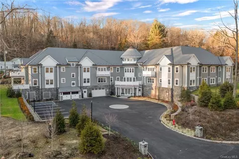 585 Main St #2E, North Castle, NY 10504