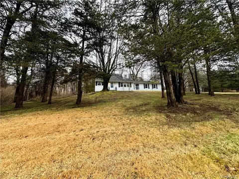 26 San Souci Dr, Pawling, NY 12564